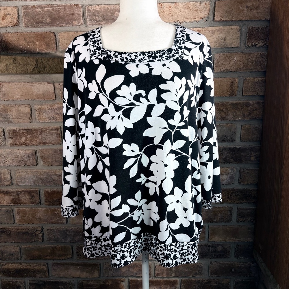 ALFRED DUNNER Floral Black and White Women's Blouse